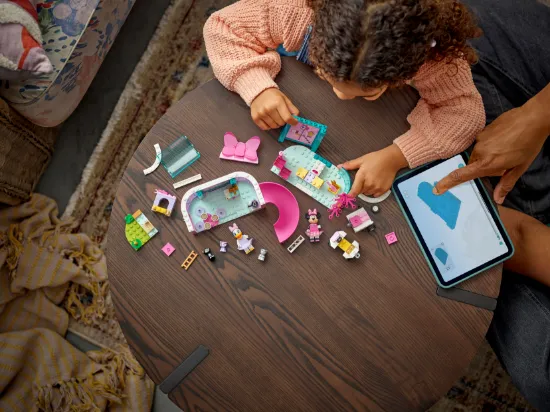 playing LEGO Disney 43274 Minnie’s Pet Hotel