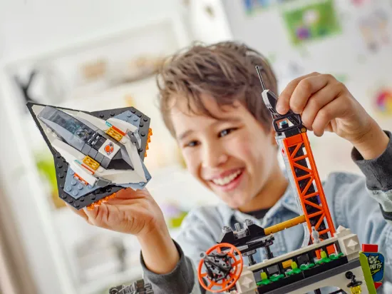 Picture of LEGO City 60473The City Tower