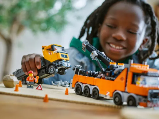Picture of LEGO City 60467 Heavy-Duty Recovery Tow Truck with Crane