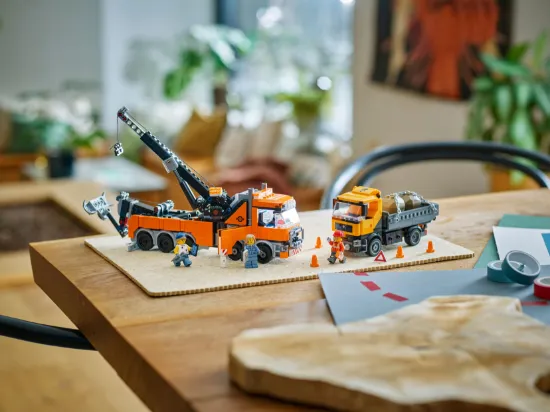 Picture of LEGO City 60467 Heavy-Duty Recovery Tow Truck with Crane