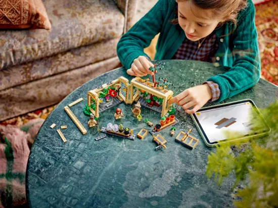 Picture of LEGO Harry Potter 76445 Hogwarts™ Castle: Herbology Class