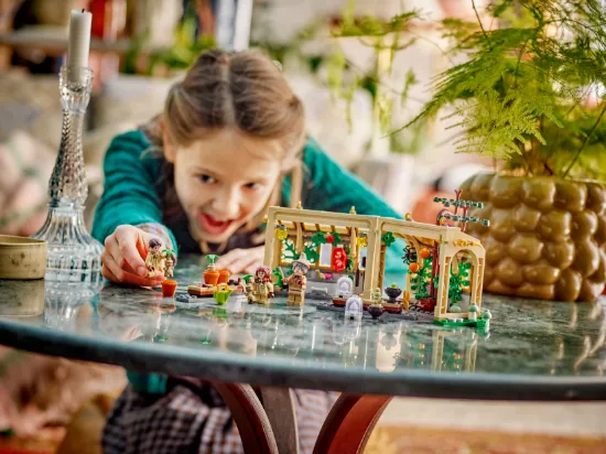 Picture of LEGO Harry Potter 76445 Hogwarts™ Castle: Herbology Class