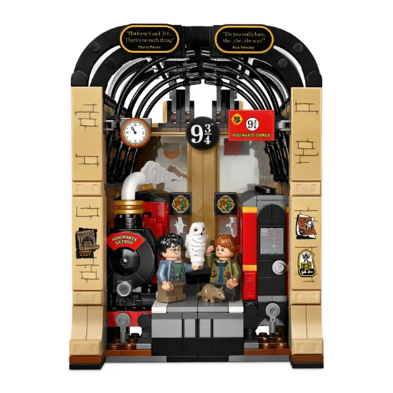 Picture of LEGO Harry Potter 76450 Book Nook: Hogwarts™ Express