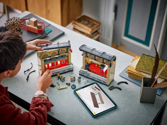 Picture of LEGO Harry Potter 76450 Book Nook: Hogwarts™ Express