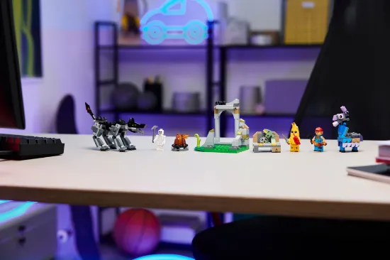 Picture of LEGO Fortnite 77075 Peely & Sparkplug’s Camp