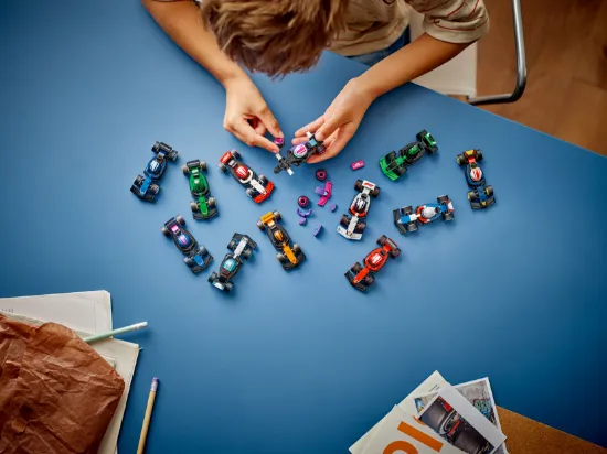***Pre-Order*** playing LEGO 71049 F1® Collectible Race Cars