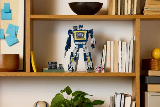 Picture of LEGO Icons 10358 Transformers: Soundwave