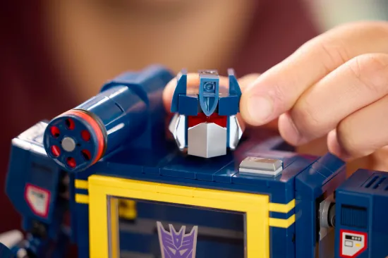 Picture of LEGO Icons 10358 Transformers: Soundwave