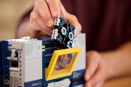 Picture of LEGO Icons 10358 Transformers: Soundwave