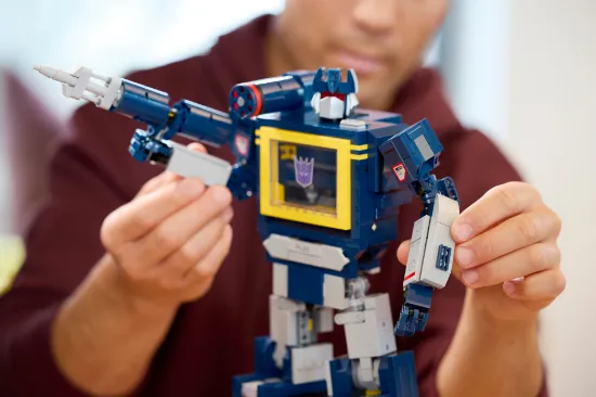 Picture of LEGO Icons 10358 Transformers: Soundwave