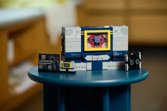 Picture of LEGO Icons 10358 Transformers: Soundwave