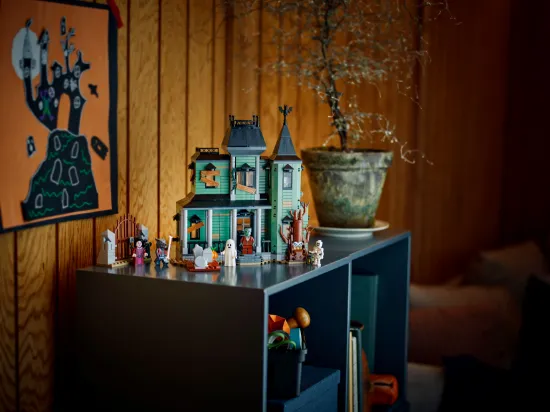 Picture of LEGO Creator 31167 Haunted Mansion