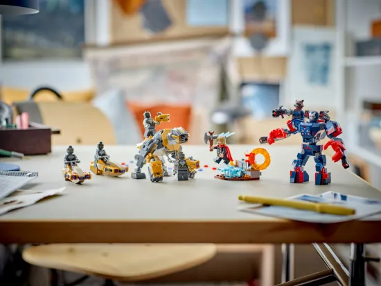 Picture of LEGO MARVEL 76322 Avengers: Endgame Thor vs. Chitauri