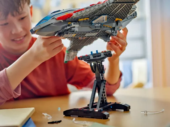 Picture of LEGO MARVEL 76325 Avengers: Age of Ultron Quinjet
