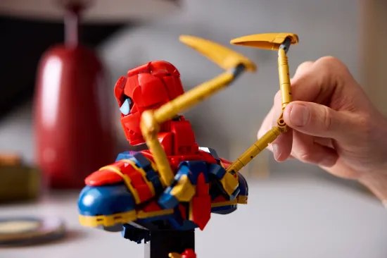 Picture of LEGO MARVEL 76326 Iron Spider-Man Bust