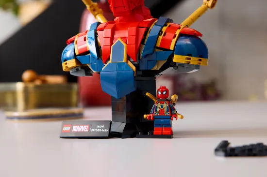 Picture of LEGO MARVEL 76326 Iron Spider-Man Bust