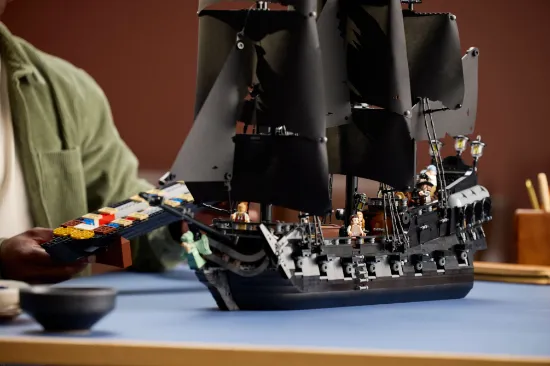 Picture of LEGO Icons 10365 Captain Jack Sparrow’s Pirate Ship