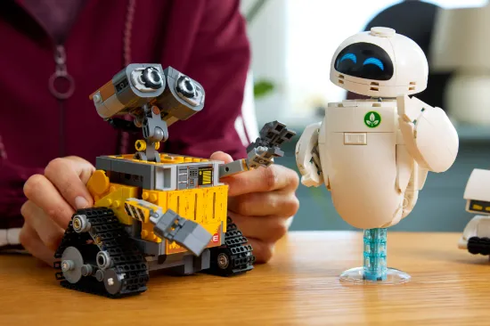 Picture of LEGO Disney and Pixar 43279 WALL-E and EVE