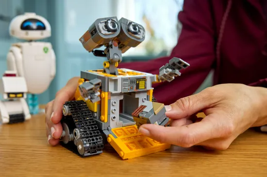 Picture of LEGO Disney and Pixar 43279 WALL-E and EVE