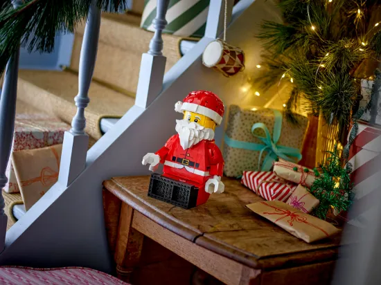 Picture of LEGO 40820 Up-Scaled Santa Minifigure