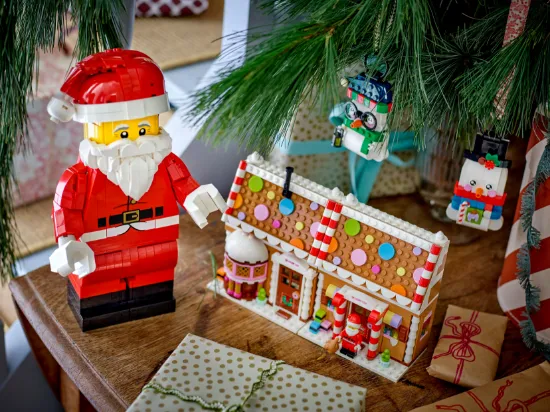 Picture of LEGO 40820 Up-Scaled Santa Minifigure