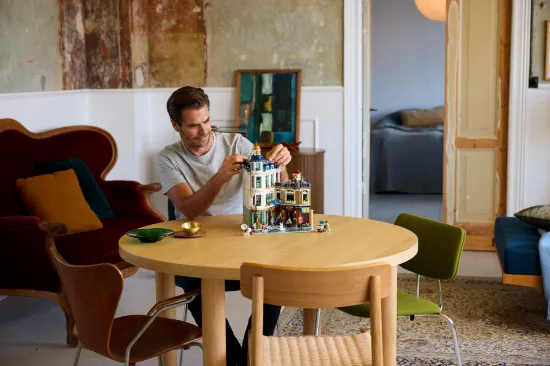 Picture of LEGO Icons 11371 Shopping Street