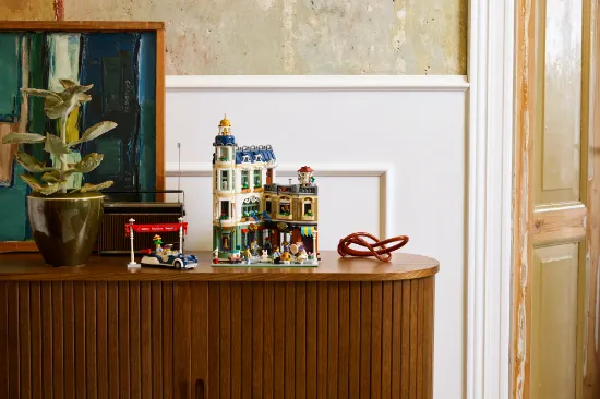 Picture of LEGO Icons 11371 Shopping Street