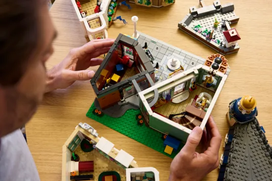 Picture of LEGO Icons 11371 Shopping Street