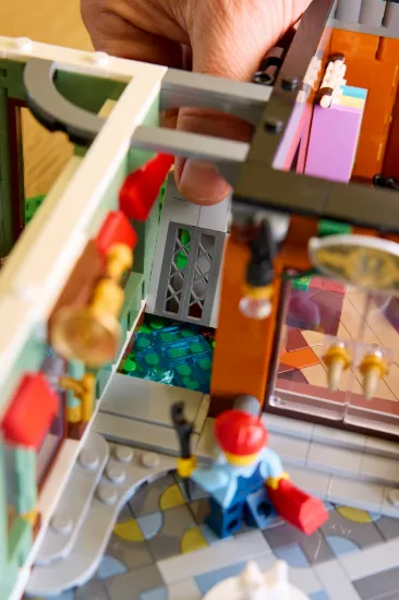 Picture of LEGO Icons 11371 Shopping Street