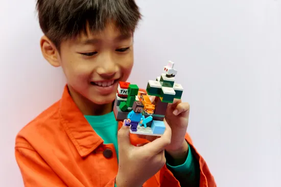 Picture of LEGO Minecraft 21583 Steve’s Taiga Adventure