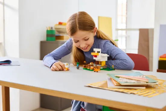 Picture of LEGO Minecraft 21585 Chicken Farm