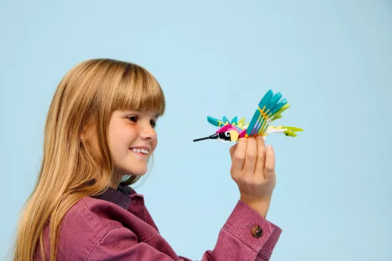 Picture of LEGO Creator 31384 Wild Animals: Colorful Hummingbird