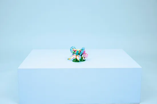 Picture of LEGO Creator 31384 Wild Animals: Colorful Hummingbird