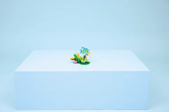 Picture of LEGO Creator 31384 Wild Animals: Colorful Hummingbird