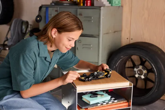 Picture of LEGO Speed Champions 77252 APXGP Team Race Car from F1® The Movie