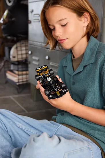 Picture of LEGO Speed Champions 77252 APXGP Team Race Car from F1® The Movie