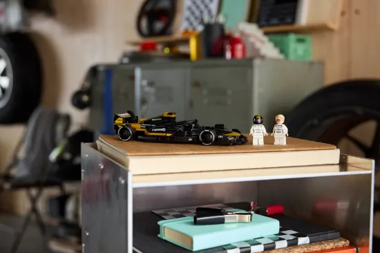 Picture of LEGO Speed Champions 77252 APXGP Team Race Car from F1® The Movie