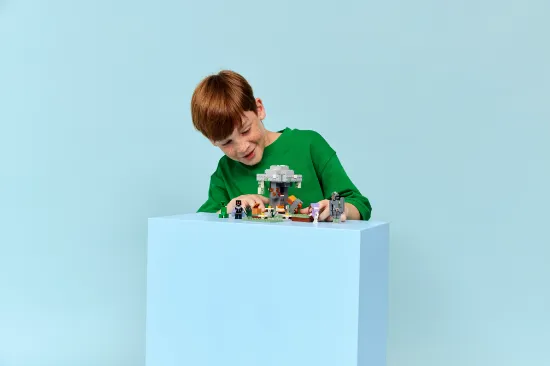 Picture of LEGO Minecraft 21586 The Pale Garden