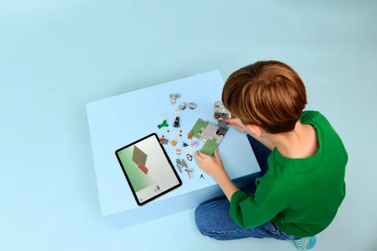 Picture of LEGO Minecraft 21586 The Pale Garden