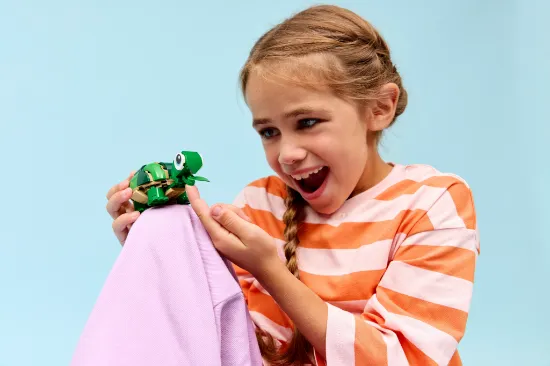Picture of LEGO Creator 31377 Turtle with a Water Lily Flower