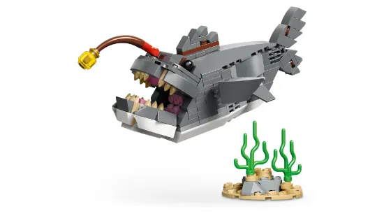 Picture of LEGO Creator 31381 Fierce Shark with a Treasure Chest