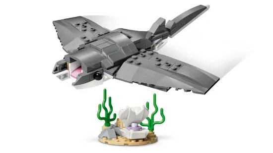 Picture of LEGO Creator 31381 Fierce Shark with a Treasure Chest