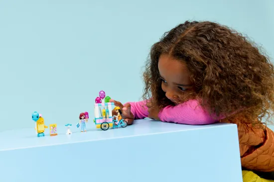 Picture of LEGO Friends 42692 Ice Cream & Balloon Stand