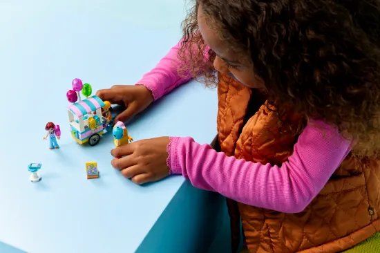 Picture of LEGO Friends 42692 Ice Cream & Balloon Stand