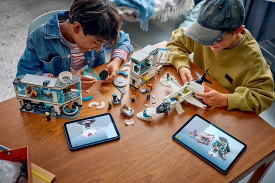 Picture of LEGO City 60502 Airport with Airplane