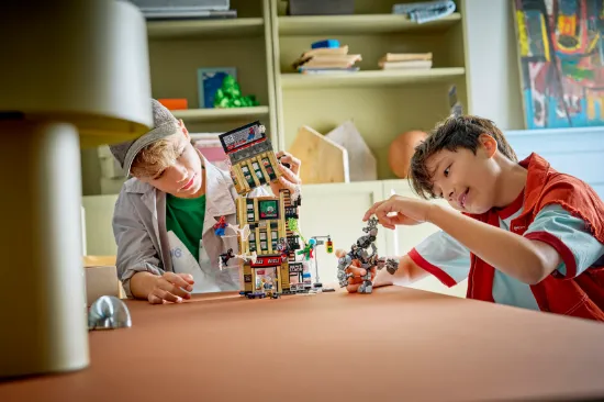 Picture of LEGO MARVEL 76342 Spider-Man vs. Mysterio: The Daily Bugle