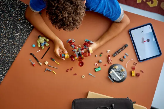 Picture of LEGO MARVEL 76343  Epic Battle: Hulkbuster vs. The Hulk