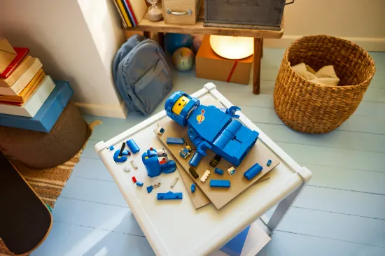 Picture of LEGO 40921 Up-Scaled Blue Astronaut Minifigure