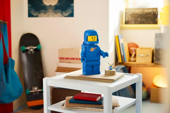 Picture of LEGO 40921 Up-Scaled Blue Astronaut Minifigure