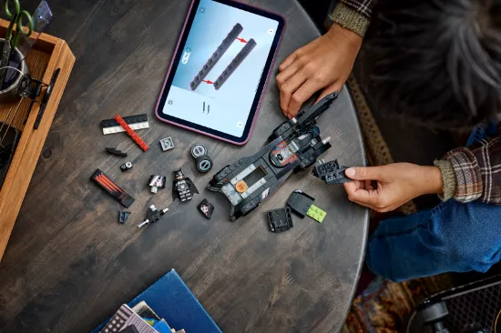 Picture of LEGO Super Heroes DC 76333 Batman & Robin™ Batmobile™